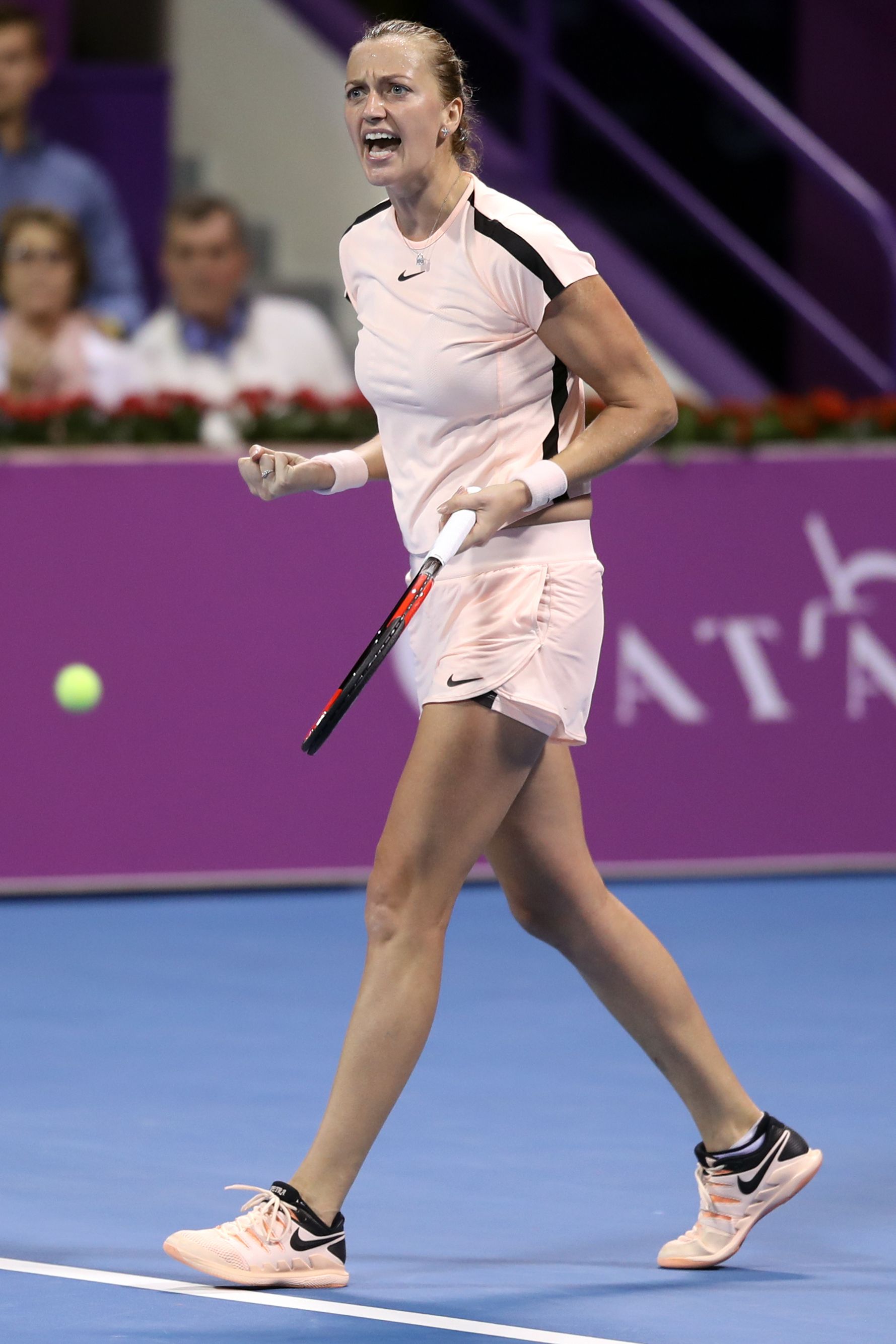 科维托娃重返赛场，战术调整首场状态出色，热火观众沸腾！上演精彩一战(巴萨12主场首败连续3轮不胜)