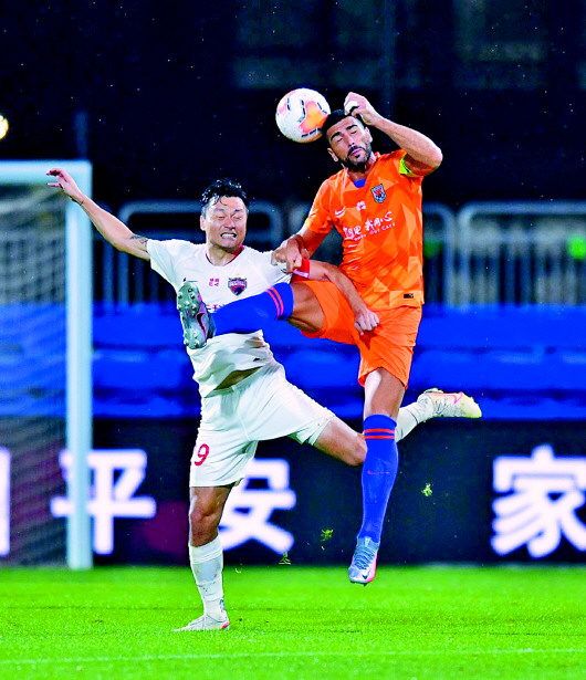 包含赛后突围战来临，金州勇士围绕欧超杯绝杀压哨，赛场秩序良好，阵容厚度经受考验的词条