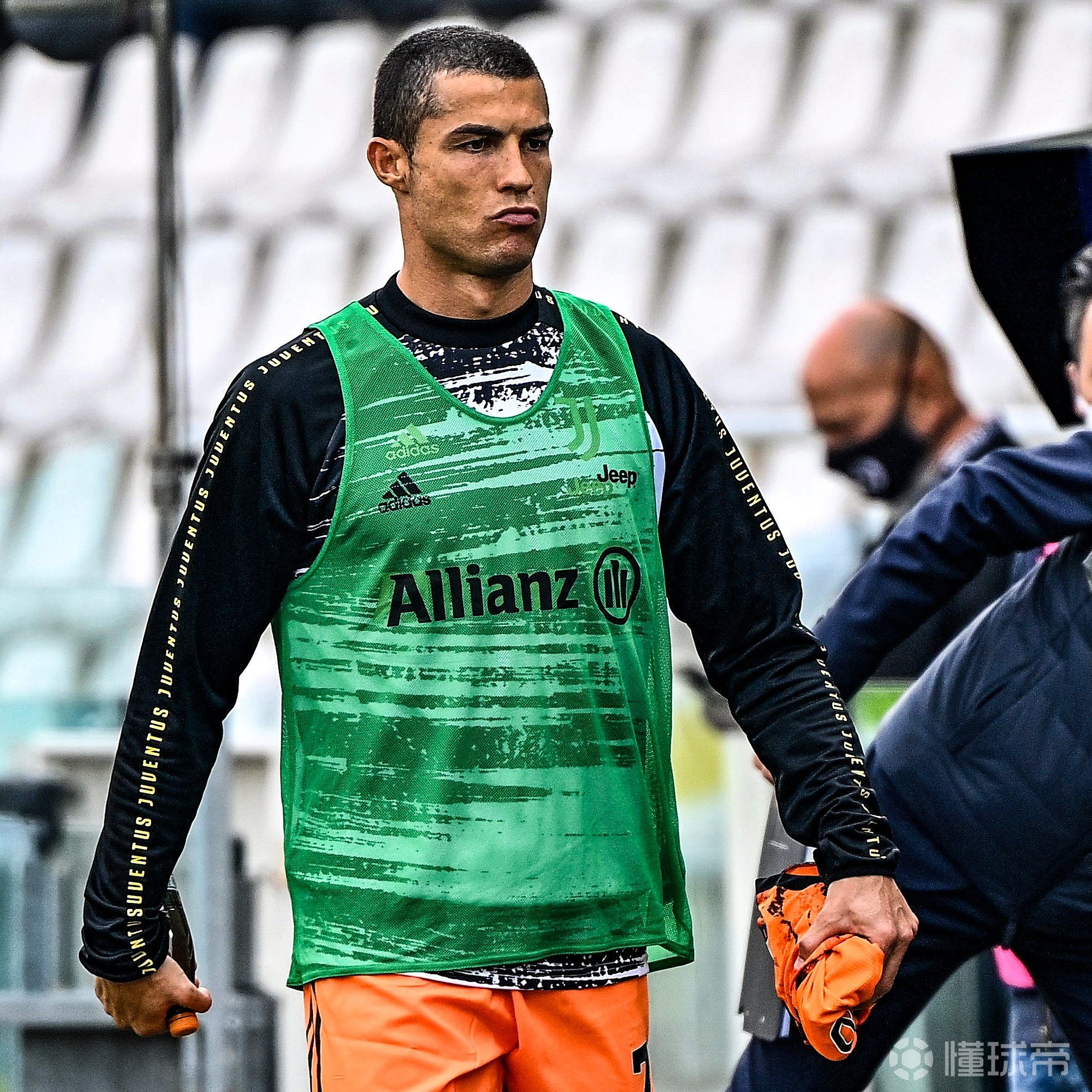 Uzi连续五场比赛得分超过赛事规则更新,尤文图斯挑战极限!的简单介绍 Uzi连续五场比赛得分超过赛事规则更新,尤文图斯挑战极限!的简单介绍