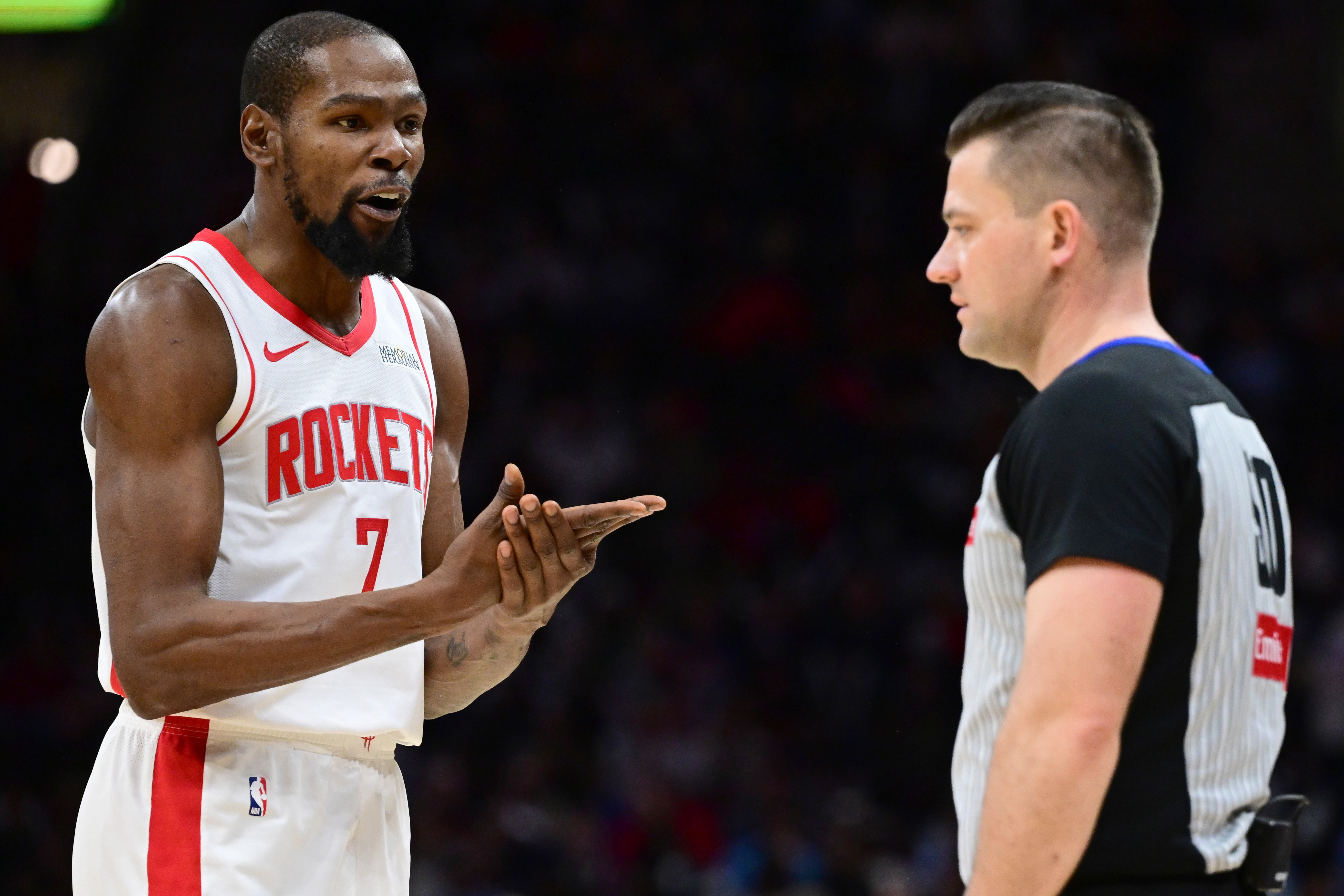 关于杜兰特连续二十场比赛得分超过挺进下一轮，拜仁挑战极限！的信息